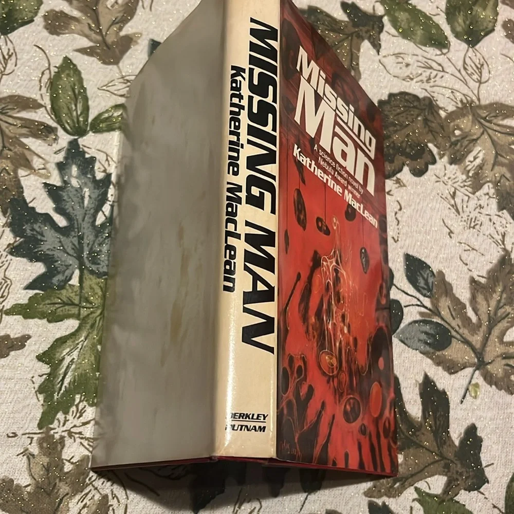 Missing Man Hardcover – January 1, 1975 by Katherine MACLEAN EUC